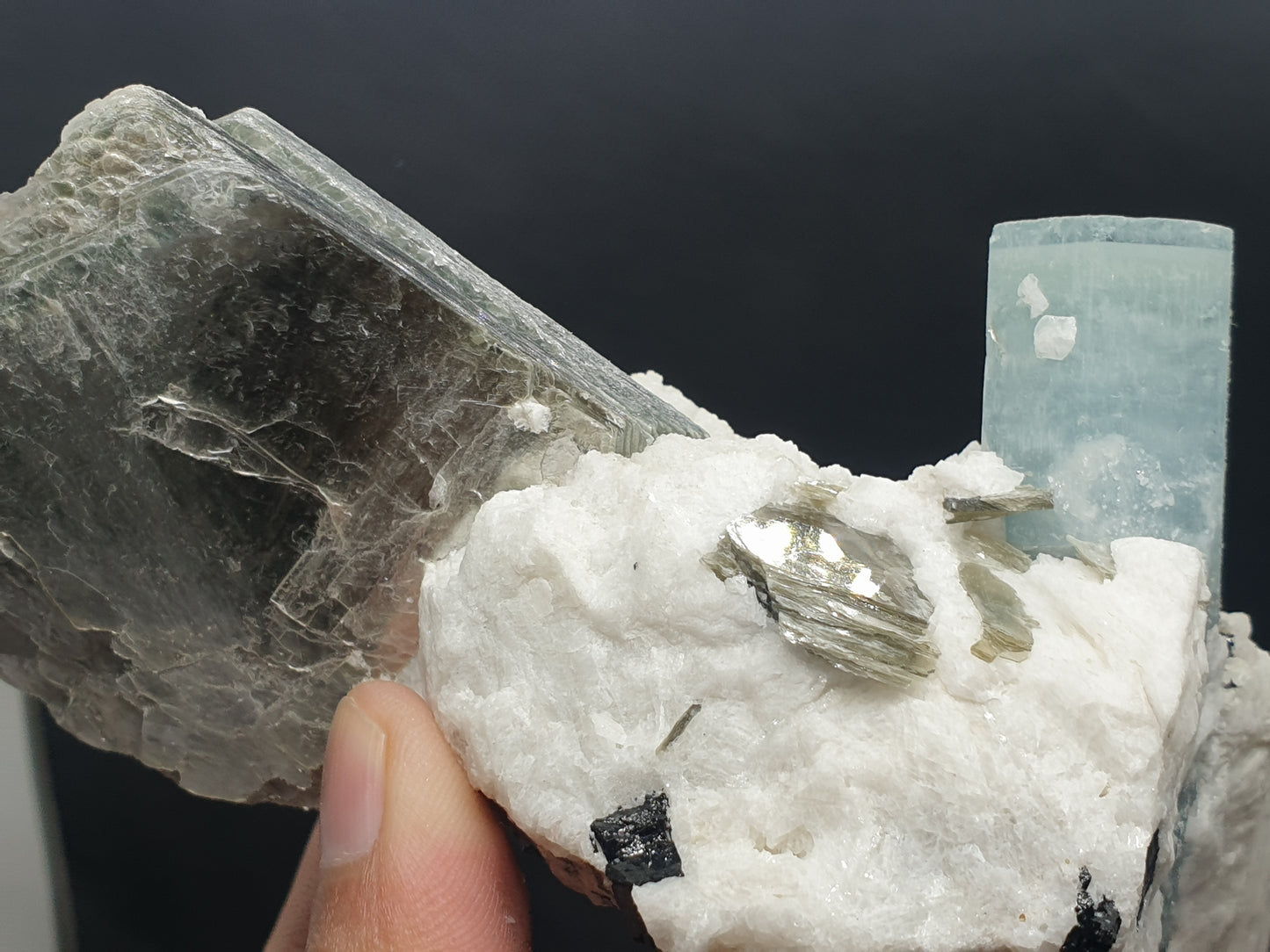 Aquamarine Crystal Specimen|Mica|Tourmaline 595 Gram