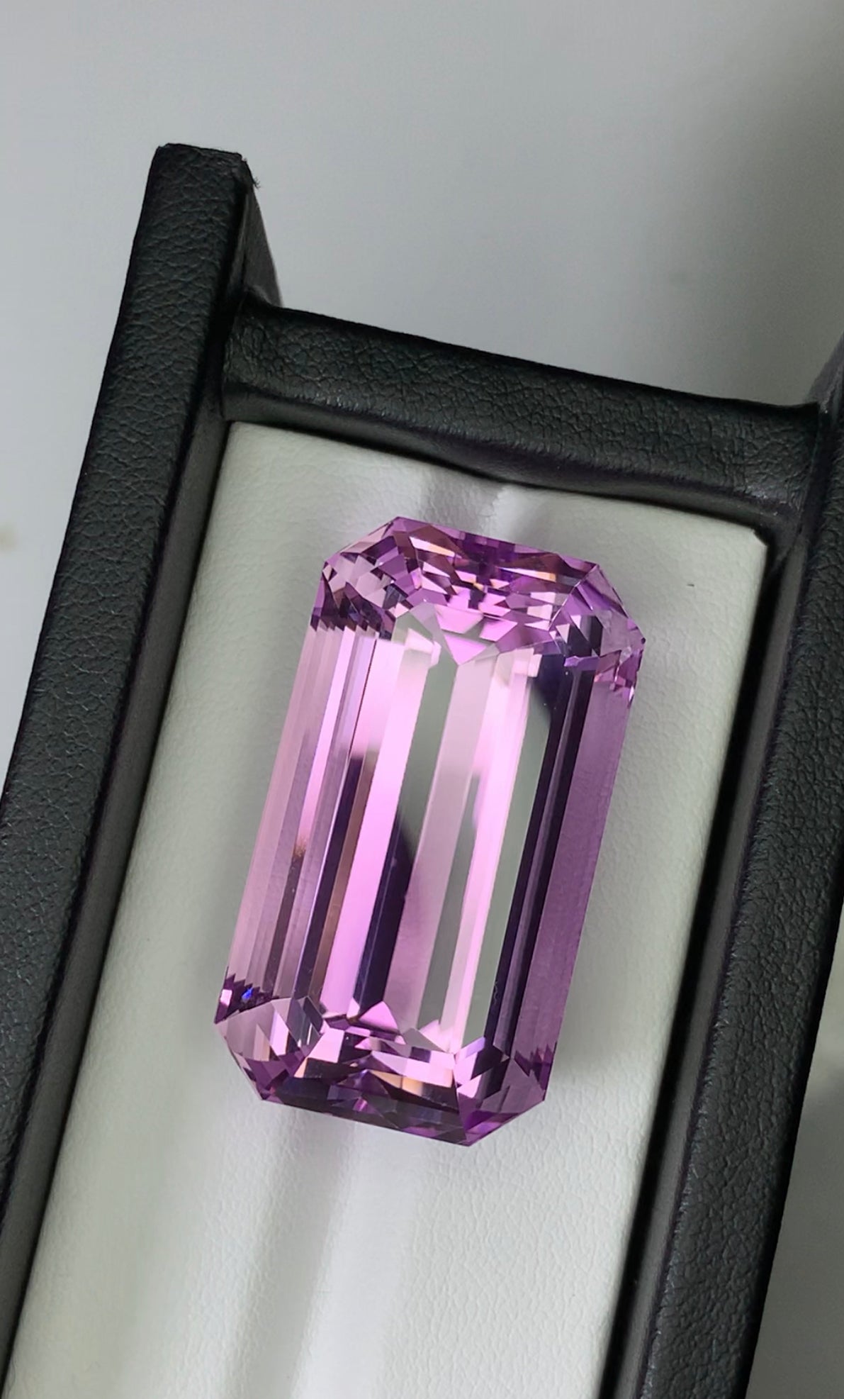Kunzite @Afghanistan 123.15 Carat