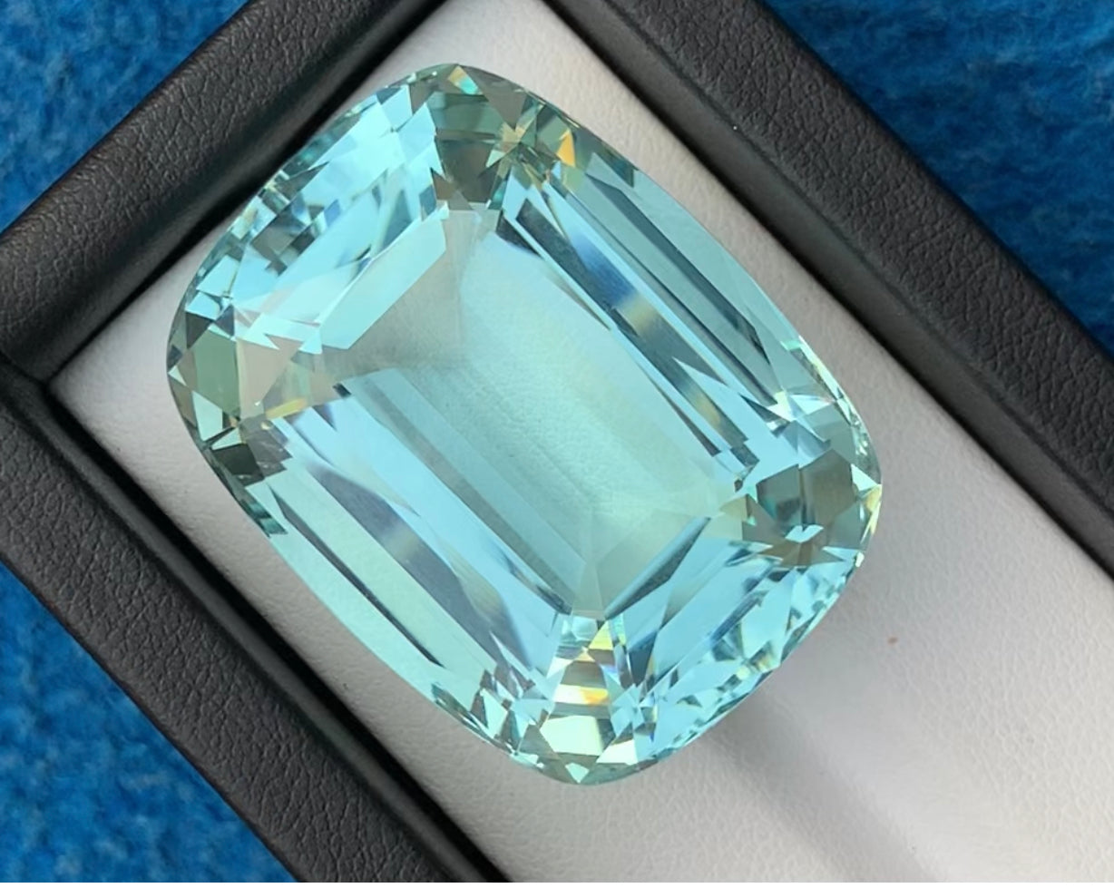 Aquamarine @ Pakistan 112.75 carat