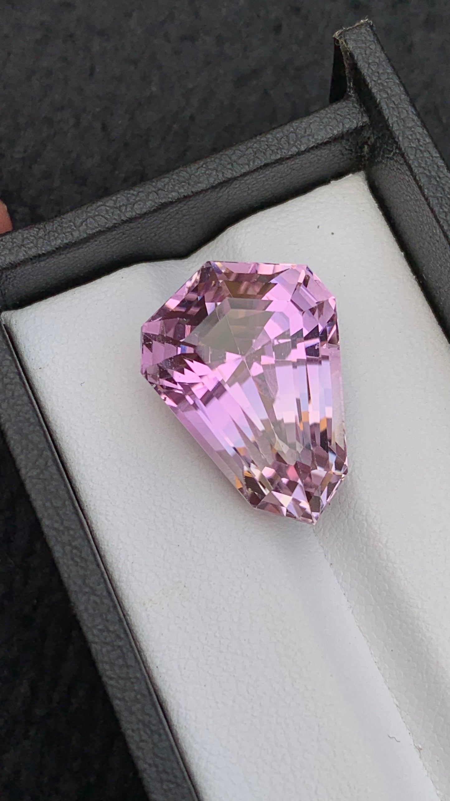 Kunzite 26.85 carat