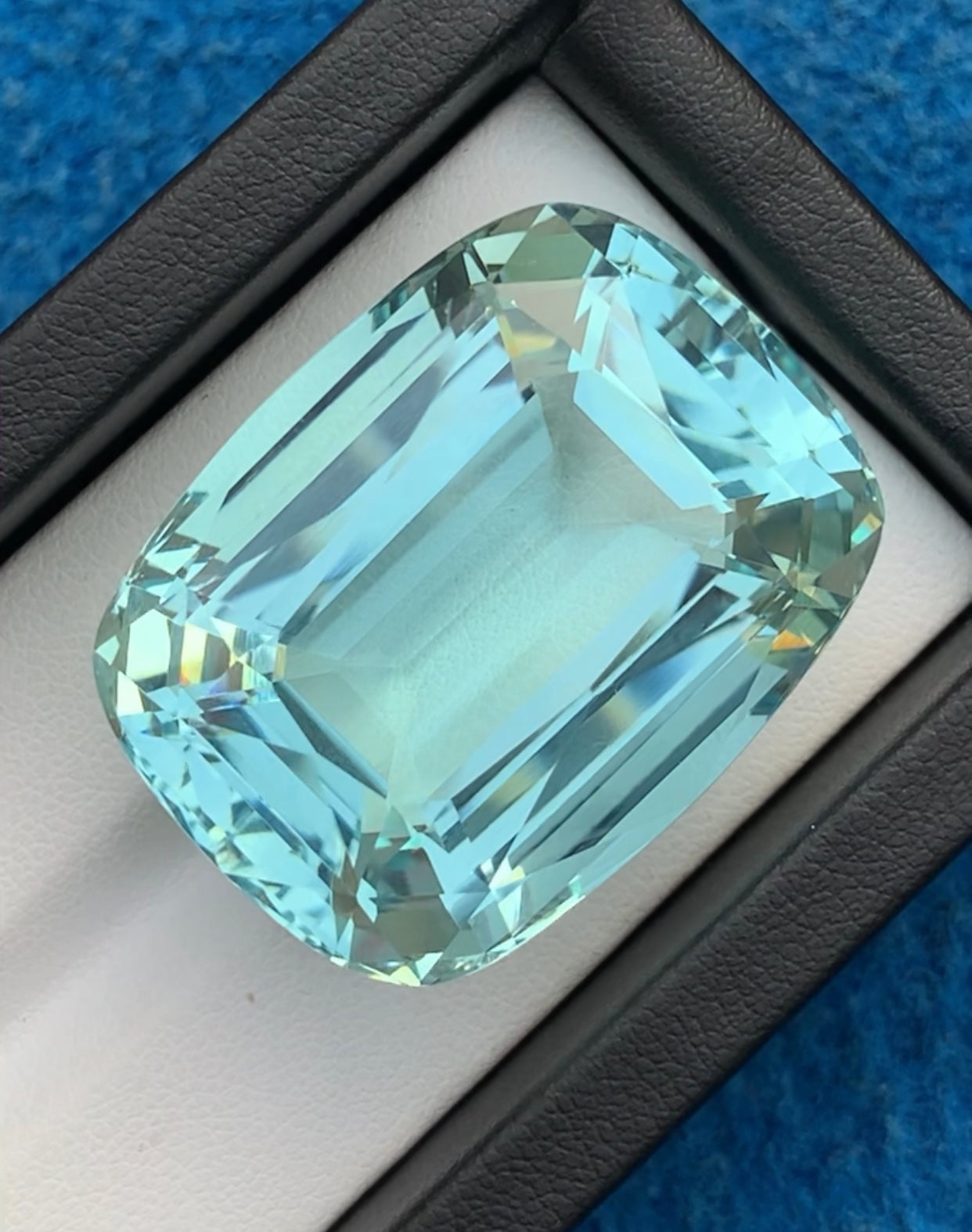 Aquamarine @ Pakistan 112.75 carat