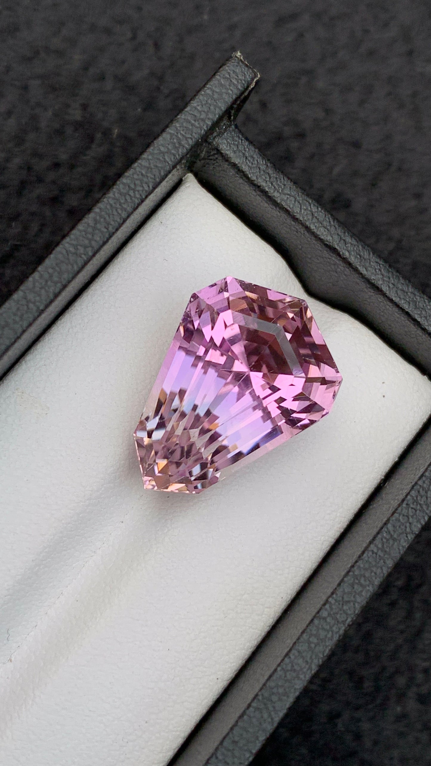 Kunzite 26.85 carat