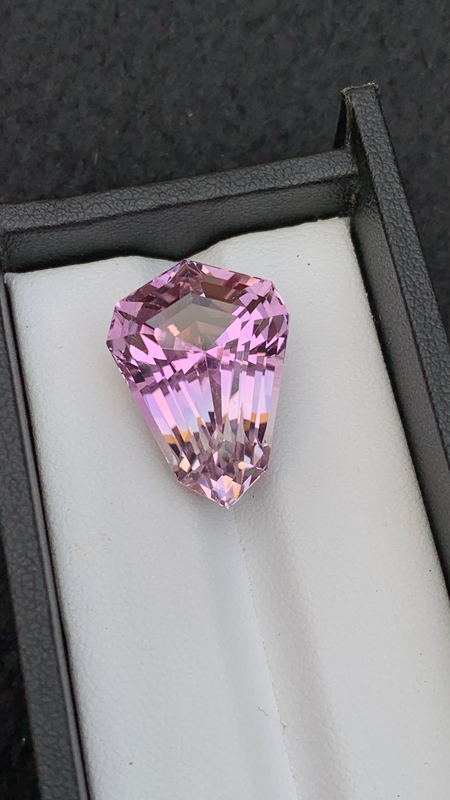 Kunzite 26.85 carat