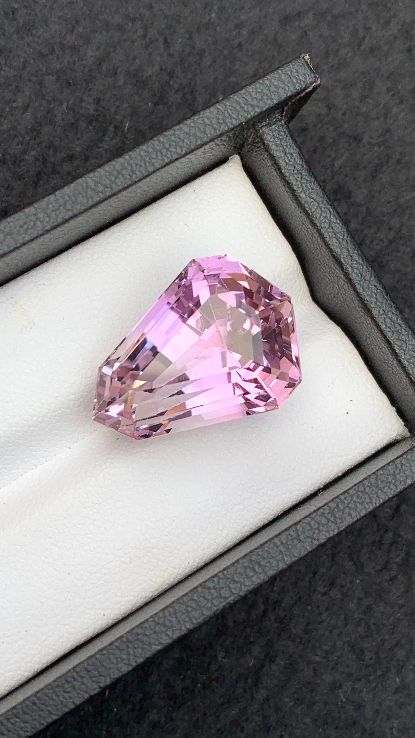 Kunzite 26.85 carat