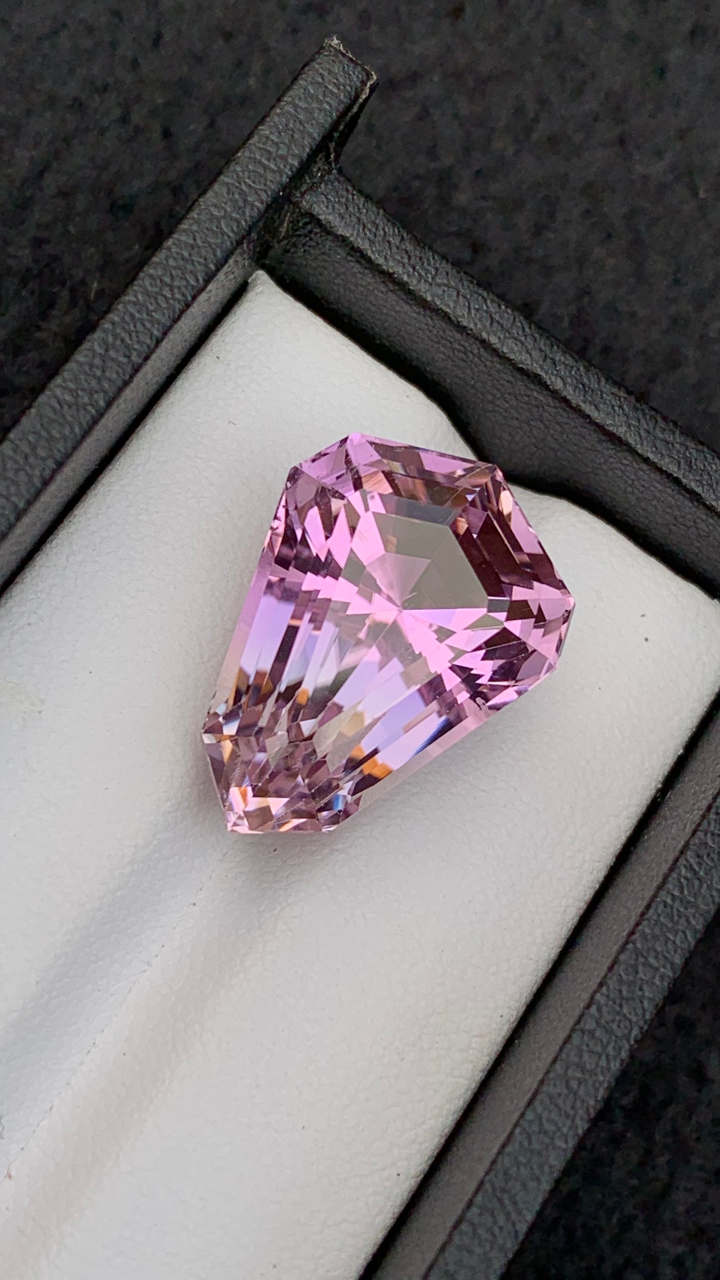 Kunzite 26.85 carat