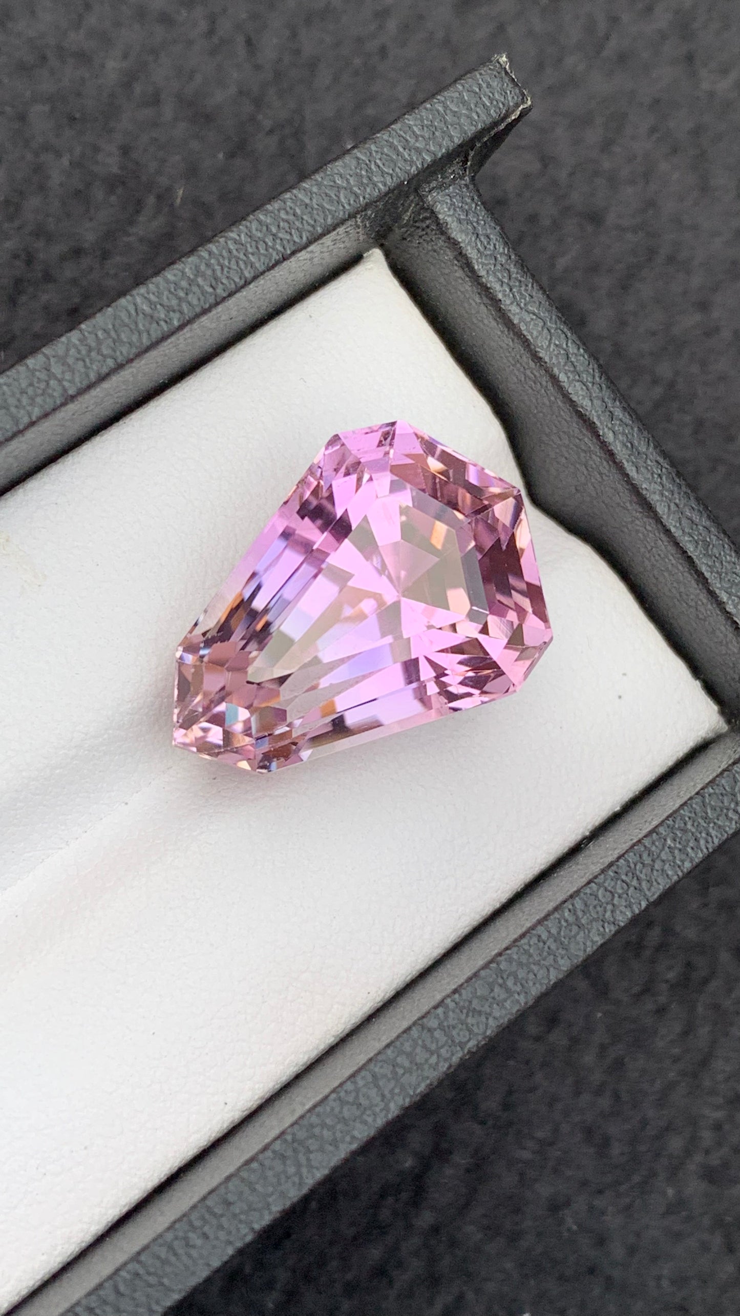 Kunzite 26.85 carat