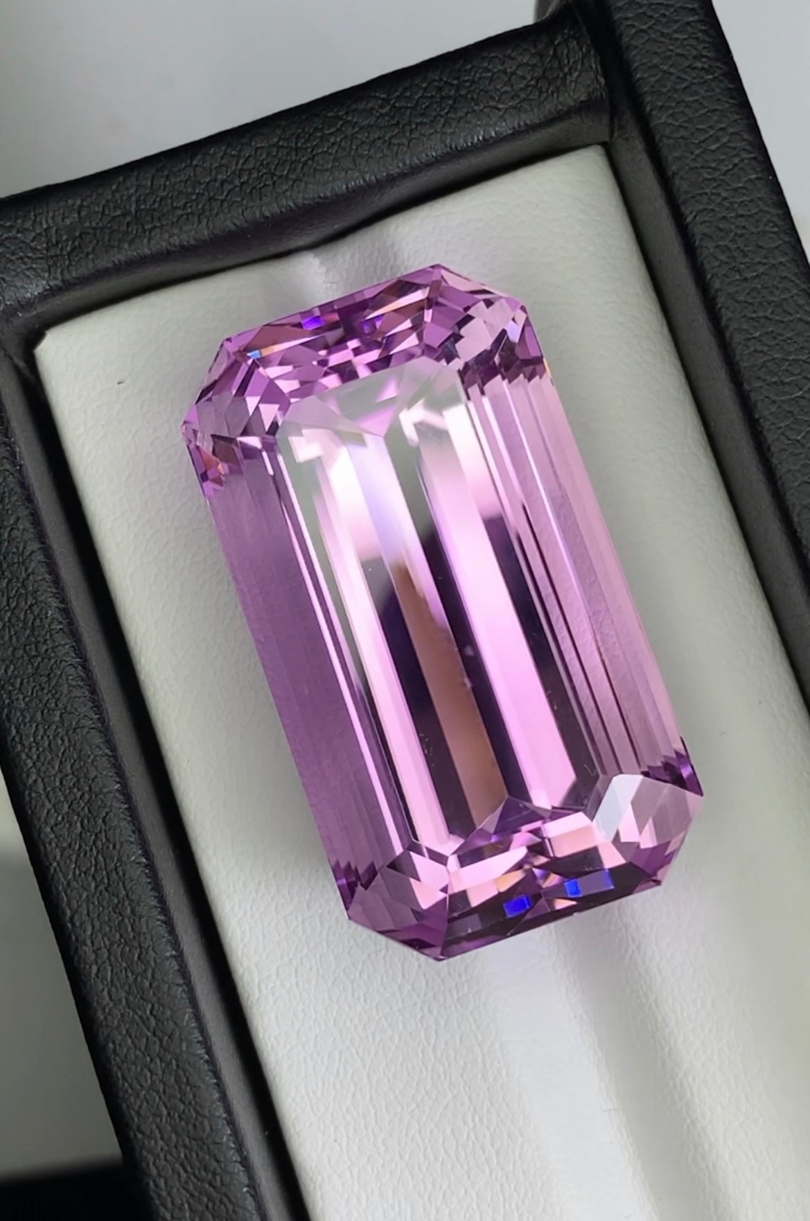 Kunzite @Afghanistan 123.15 Carat