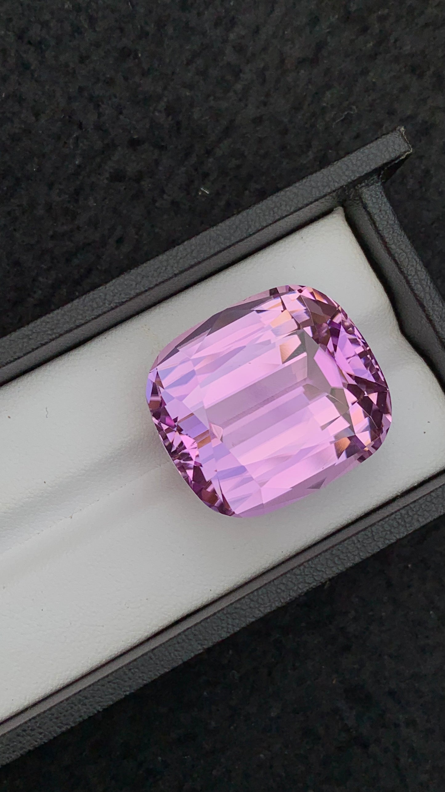 Kunzite 66 Carats