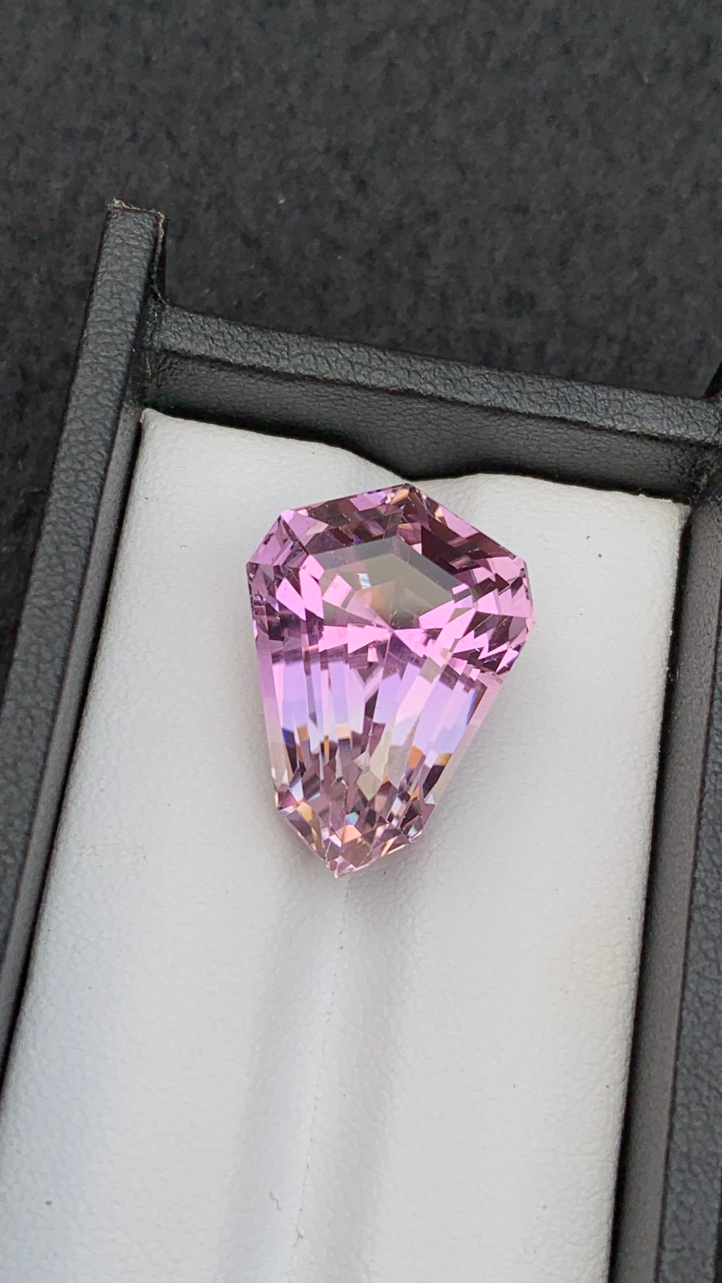 Kunzite 26.85 carat